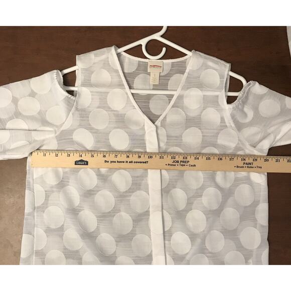 Chico's Textured Polka-Dot Cold-Shoulder Optic White Top Shirt Blouse Size 1 Med - Picture 6 of 9